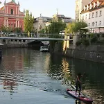 Apartma Station Between Dragon And Triple Bridges