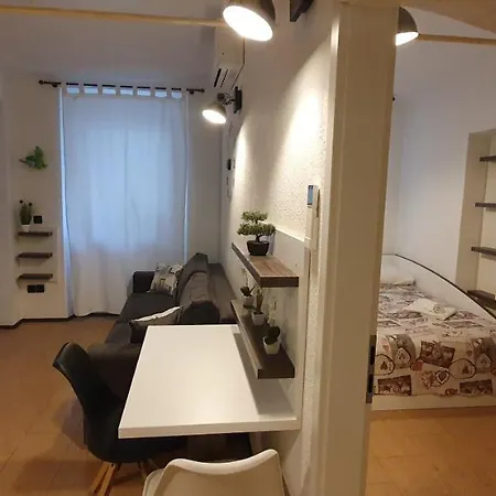 Apartment Station Between Dragon And Triple Bridges *