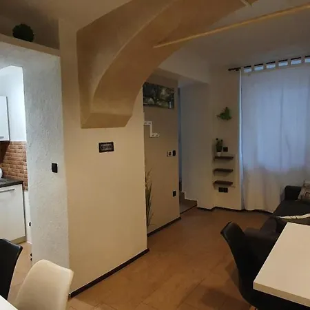 Station Between Dragon And Triple Bridges