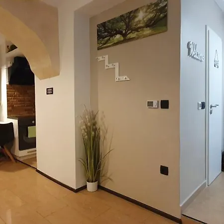 Apartment Station Between Dragon And Triple Bridges *