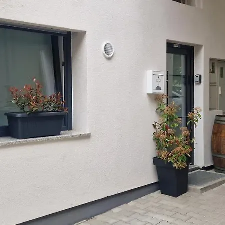 Apartment Station Between Dragon And Triple Bridges *
