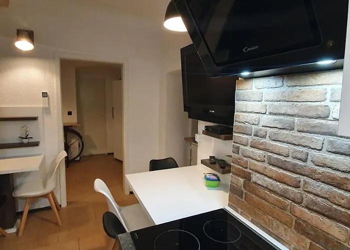 Station Between Dragon And Triple Bridges アパート *