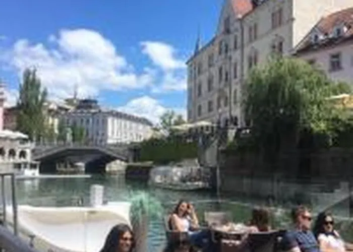 Station Between Dragon And Triple Bridges * リュブリャナ