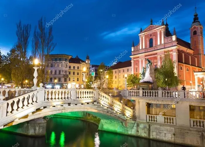 Station Between Dragon And Triple Bridges アパート