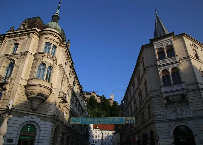 アパート Station Between Dragon And Triple Bridges リュブリャナ