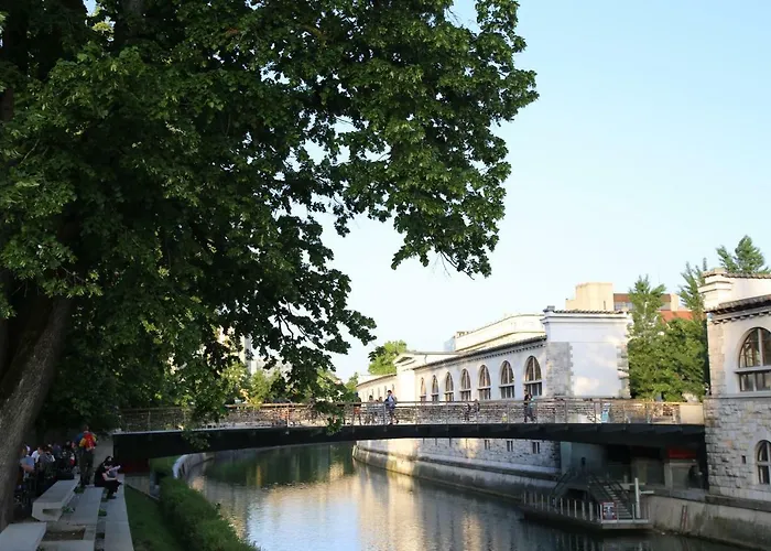 Station Between Dragon And Triple Bridges Apartament Lublana