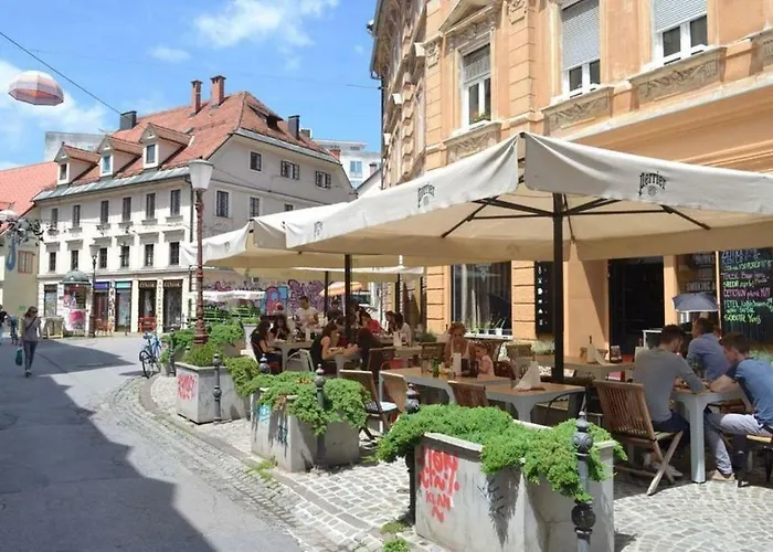 Station Between Dragon And Triple Bridges * リュブリャナ