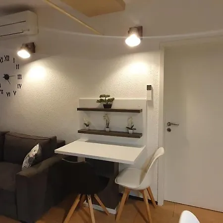 Lägenhet Station Between Dragon And Triple Bridges